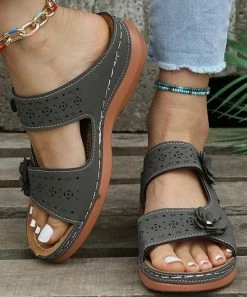Brand new ๐ฅ PAOTMBU Gray Floral-Accent ๐ฉด Sandal - ๐ฉ Women โจ