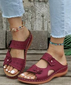 Discount 𧨠PAOTMBU Wine Floral-Accent π©΄ Sandal - π© Women β¨