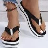 Outlet 🌟 PAOTMBU Black & White Stripe Flip-Flop - 👩 Women ❤️