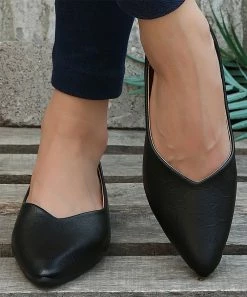 Top 10 โจ PAOTMBU Black Angled-Front Flat - ๐ฉ Women โจ