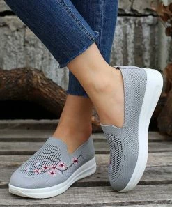 Deals β¨ PAOTMBU Gray & Pink Floral Slip-On π Sneaker - π© Women β