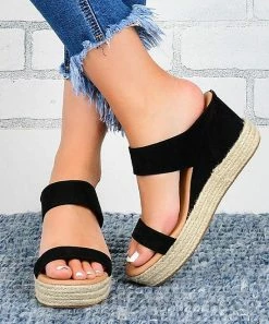 Brand new ๐งจ PAOTMBU Black Platform ๐ฉด Sandal - ๐ฉ Women ๐