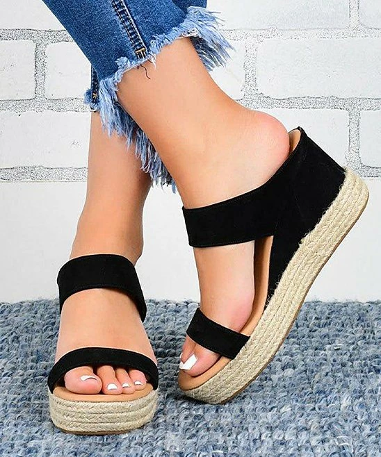 Brand new ๐งจ PAOTMBU Black Platform ๐ฉด Sandal - ๐ฉ Women ๐