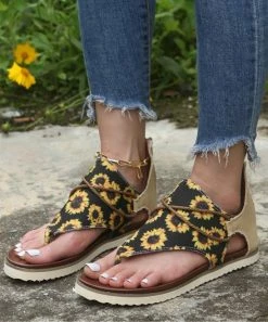Budget ๐ PAOTMBU Black Sunflower-Contrast Closed-Heel ๐ฉด Sandal - ๐ฉ Women ๐